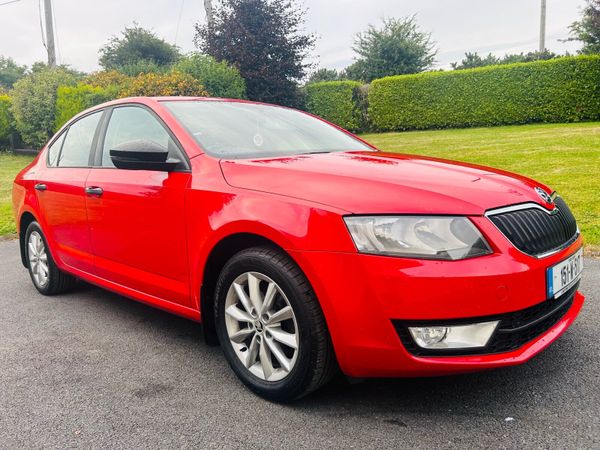 Skoda Octavia Saloon, Diesel, 2015, Red