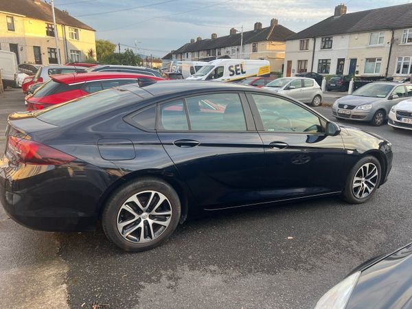 Opel Insignia Hatchback, Diesel, 2018, Blue