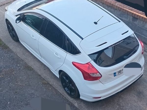 Ford Focus Hatchback, Diesel, 2014, White