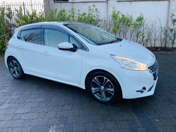 Peugeot 208 Hatchback, Petrol, 2014, White