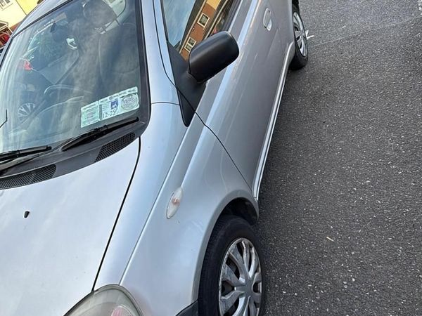 Toyota Yaris Hatchback, Petrol, 2000, Silver