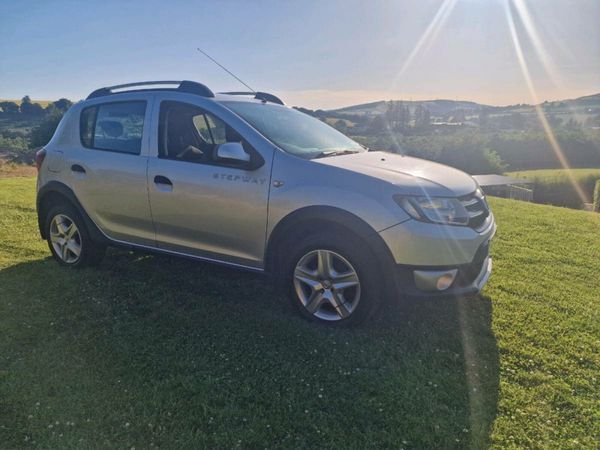 Dacia Sandero Stepway Hatchback, Diesel, 2014, Silver