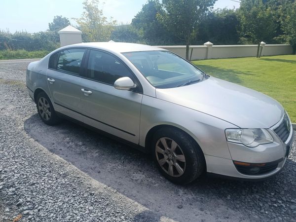 Volkswagen Passat Saloon, Diesel, 2010, Silver