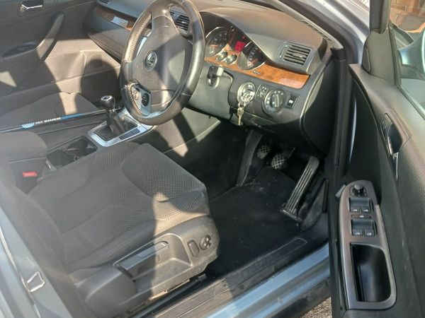 Volkswagen Passat Saloon, Petrol, 2007, Blue