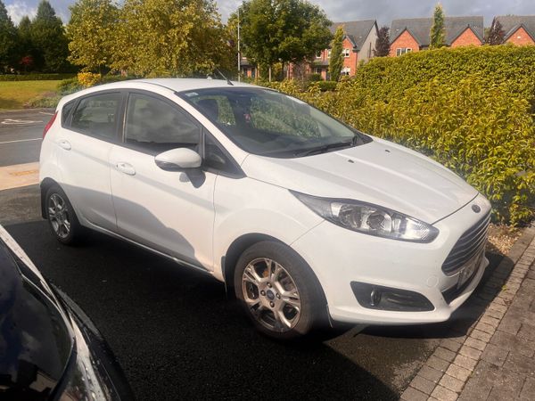 Ford Fiesta Hatchback, Petrol, 2016, White