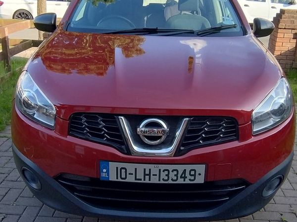 Nissan Qashqai Hatchback, Petrol, 2010, Red