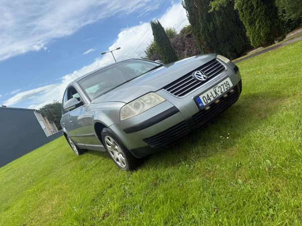 Volkswagen Passat Saloon, Diesel, 2004, Grey