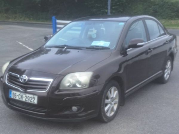 Toyota Avensis Saloon, Petrol, 2006, Red