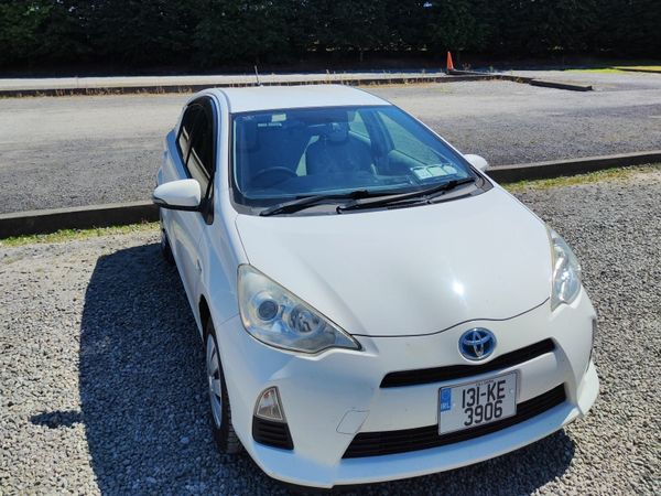 Toyota Aqua Hatchback, Petrol Hybrid, 2013, White