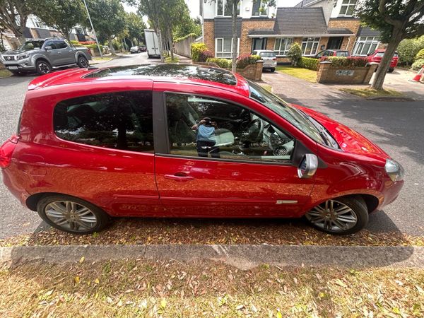 Renault Clio Hatchback, Diesel, 2012, Red