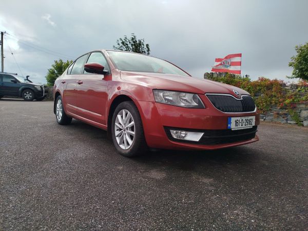 Skoda Octavia Saloon, Diesel, 2016, Red
