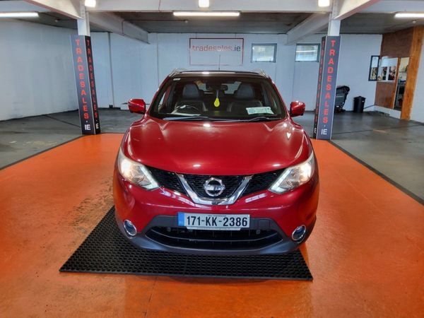 Nissan Qashqai SUV, Diesel, 2017, Red