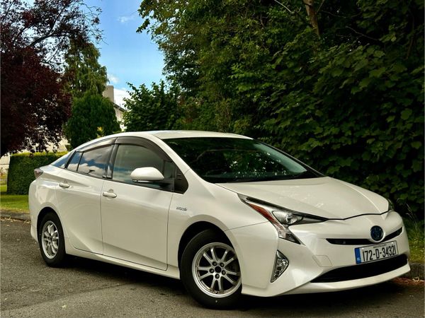 Toyota Prius Hatchback, Petrol Hybrid, 2017, White