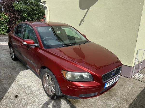 Volvo S40 Saloon, Petrol, 2007, Red
