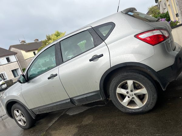 Nissan Qashqai Hatchback, Diesel, 2012, Silver