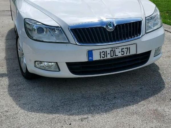 Skoda Octavia Saloon, Diesel, 2013, White