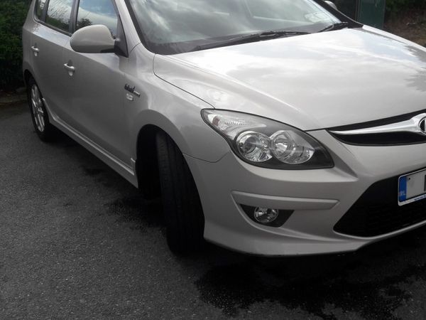 Hyundai i30 Estate, Diesel, 2011, Silver