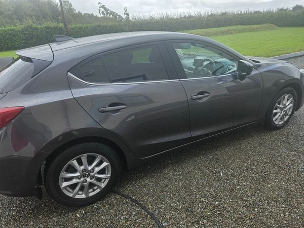Mazda Mazda3 Hatchback, Diesel, 2017, Grey