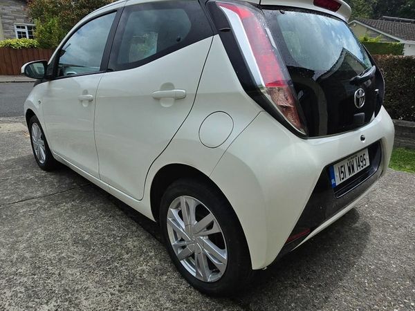 Toyota Aygo Hatchback, Petrol, 2015, White