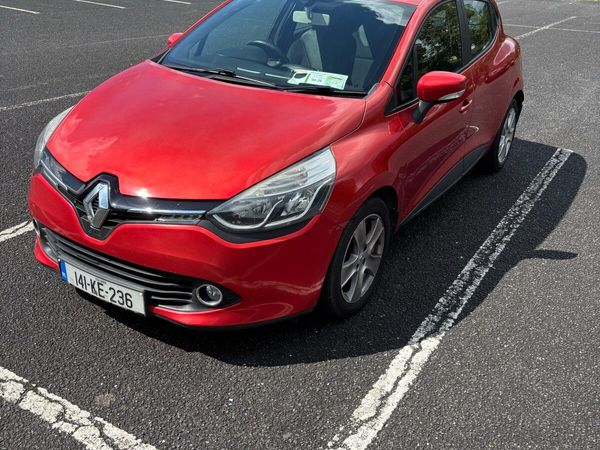 Renault Clio Hatchback, Petrol, 2014, Red