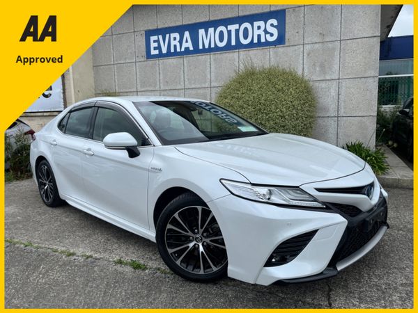 Toyota Camry Saloon, Petrol Hybrid, 2018, White