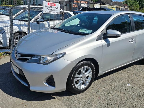 Toyota Auris Hatchback, Diesel, 2013, Silver