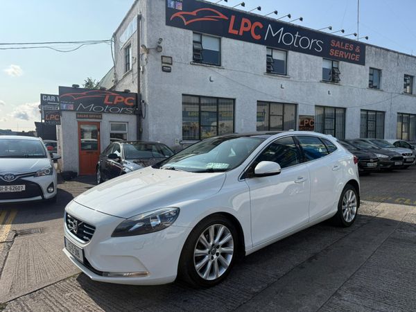 Volvo V40 Hatchback, Diesel, 2015, White