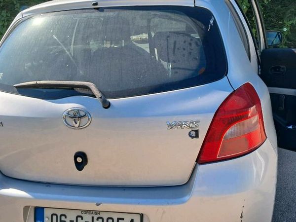Toyota Yaris Hatchback, Petrol, 2006, Silver