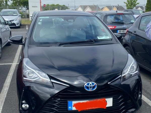 Toyota Yaris MPV, Petrol Hybrid, 2018, Black