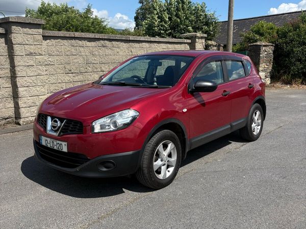 Nissan Qashqai Hatchback, Diesel, 2012, Red