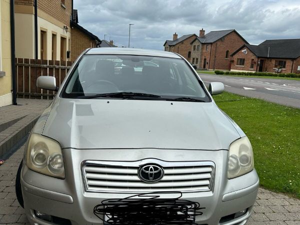 Toyota Avensis Saloon, Diesel, 2005, Silver