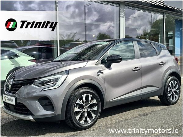 Renault Captur Hatchback, Petrol, 2022, Grey