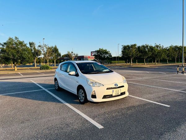 Toyota Aqua Hatchback, Petrol Hybrid, 2015, White