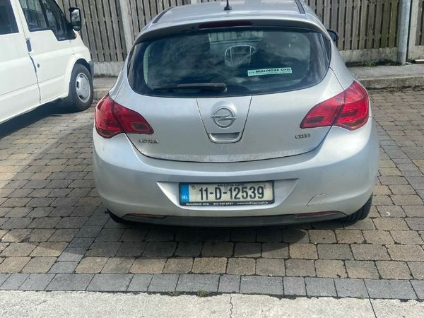Opel Astra Hatchback, Diesel, 2011, Silver
