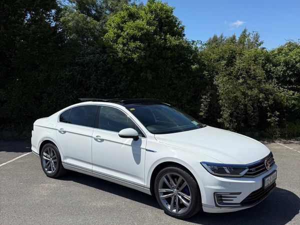 Volkswagen Passat Saloon, Petrol Plug-in Hybrid, 2017, White