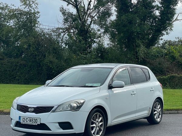 Kia Ceed Hatchback, Diesel, 2012, White