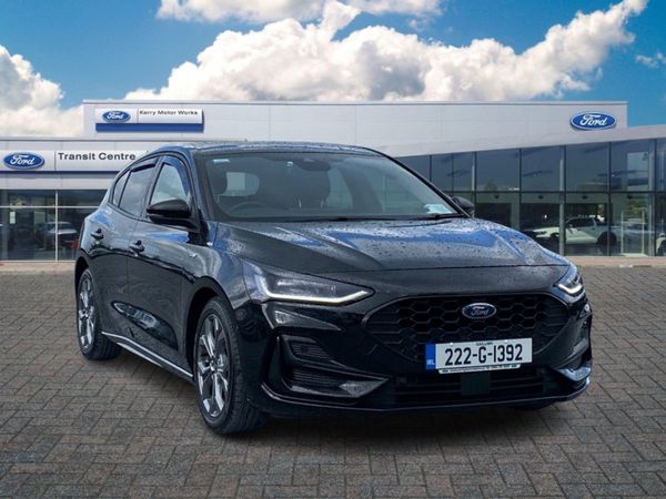 Ford Focus Hatchback, Petrol Hybrid, 2022, Black