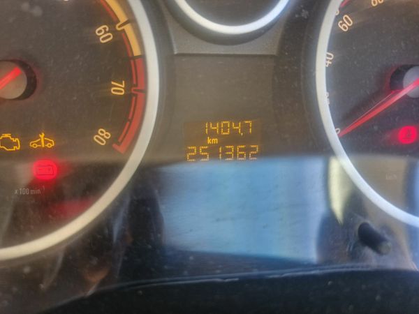 Opel Corsa Hatchback, Petrol, 2008, Red