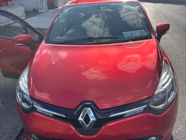 Renault Clio Hatchback, Petrol, 2014, Red
