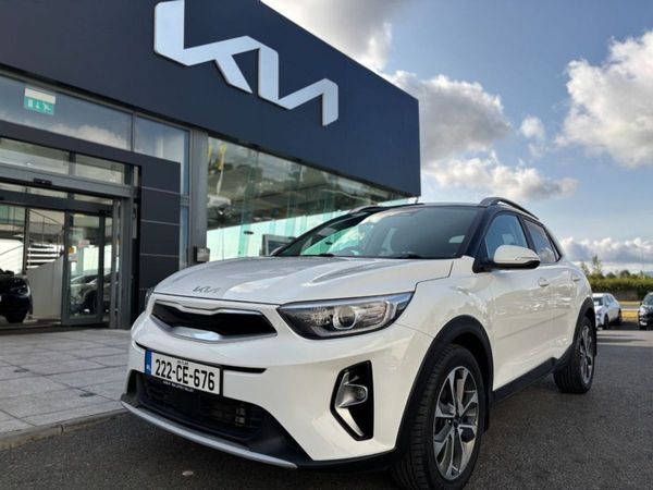 Kia Stonic MPV, Hybrid, 2022, White