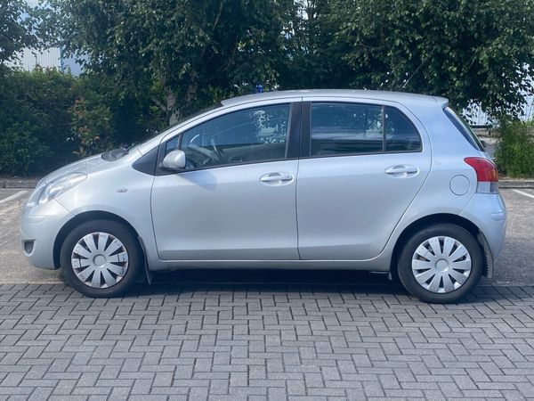 Toyota Yaris Hatchback, Petrol, 2009, Silver