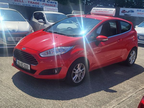 Ford Fiesta Hatchback, Petrol, 2016, Red