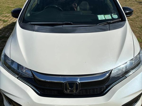 Honda Fit Hatchback, Petrol Hybrid, 2018, White
