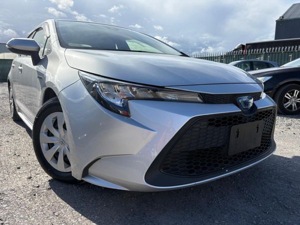 Toyota Corolla Saloon, Petrol Hybrid, 2020, Silver