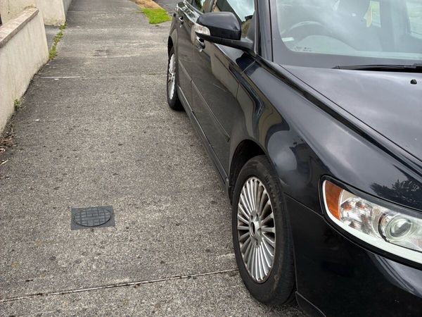 Volvo S40 Saloon, Diesel, 2010, Black