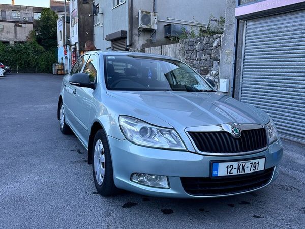 Skoda Octavia Saloon, Diesel, 2012, Green