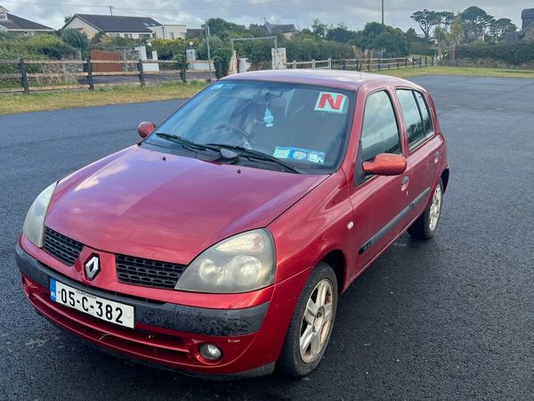 Renault Clio Hatchback, Petrol, 2005, Red