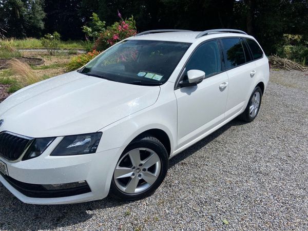 Skoda Octavia Estate, Diesel, 2017, White