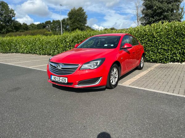 Vauxhall Insignia Hatchback, Diesel, 2014, Red