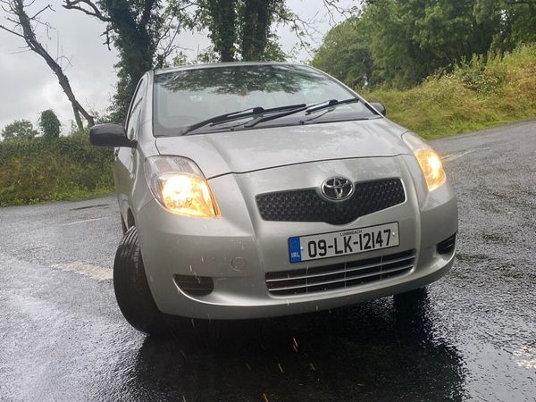 Toyota Yaris Hatchback, Petrol, 2009, Silver